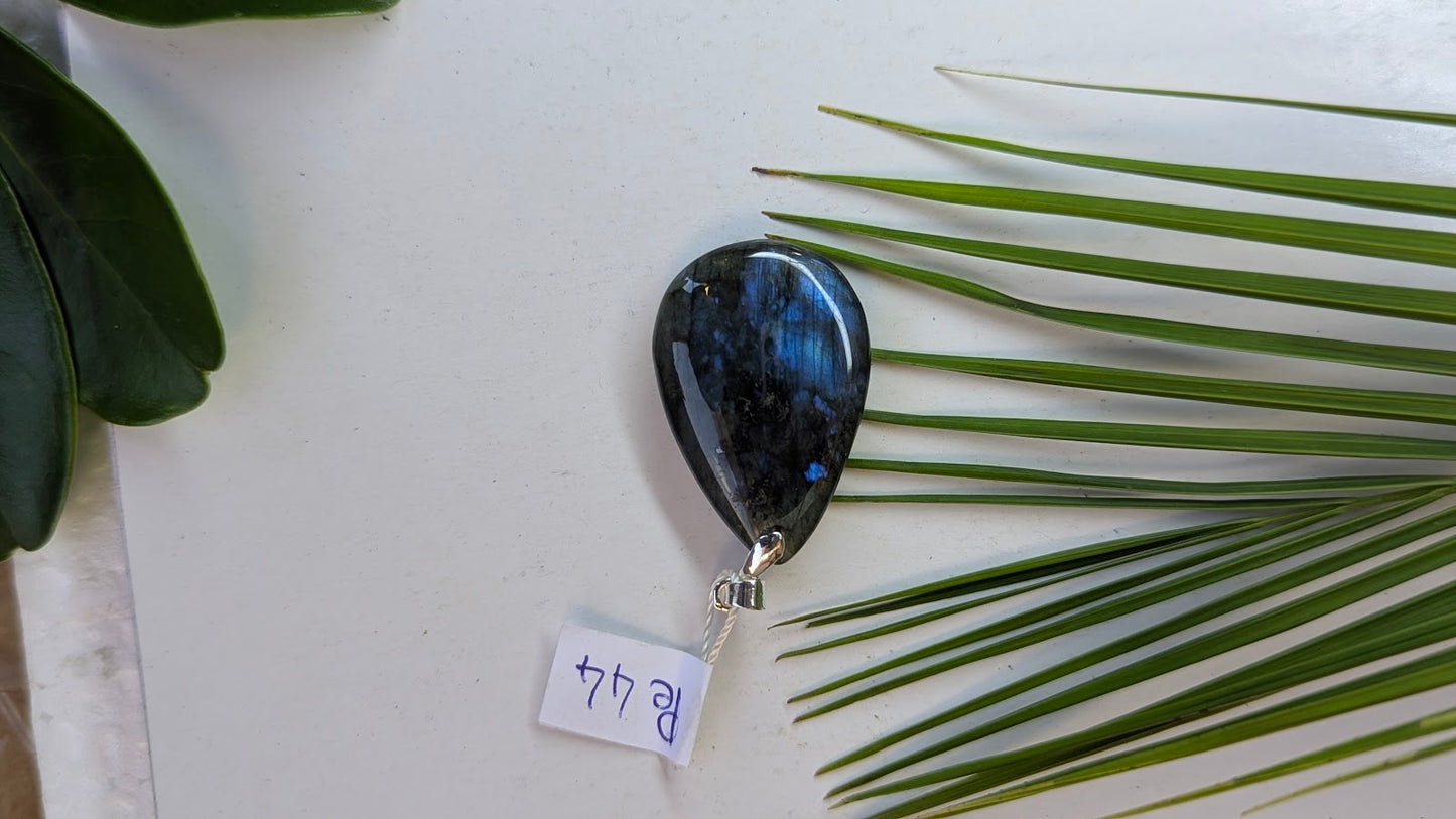 Pe 44 Pendentif Labradorite Goutte