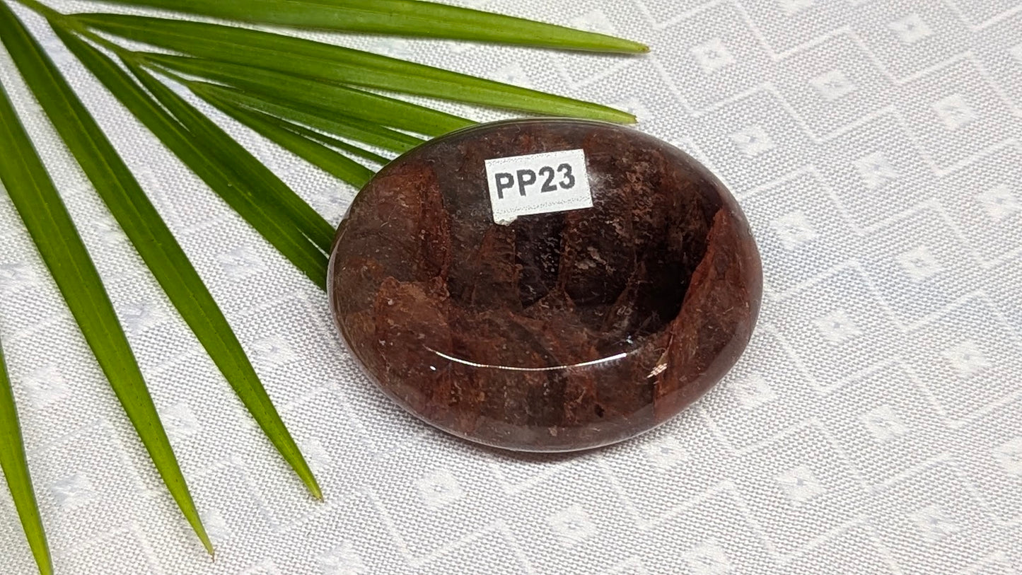 PP23 Quartz hematoide rouge pierre de pouce