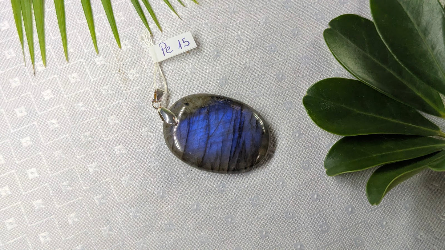Pe 15 Pendentif Labradorite Ovale