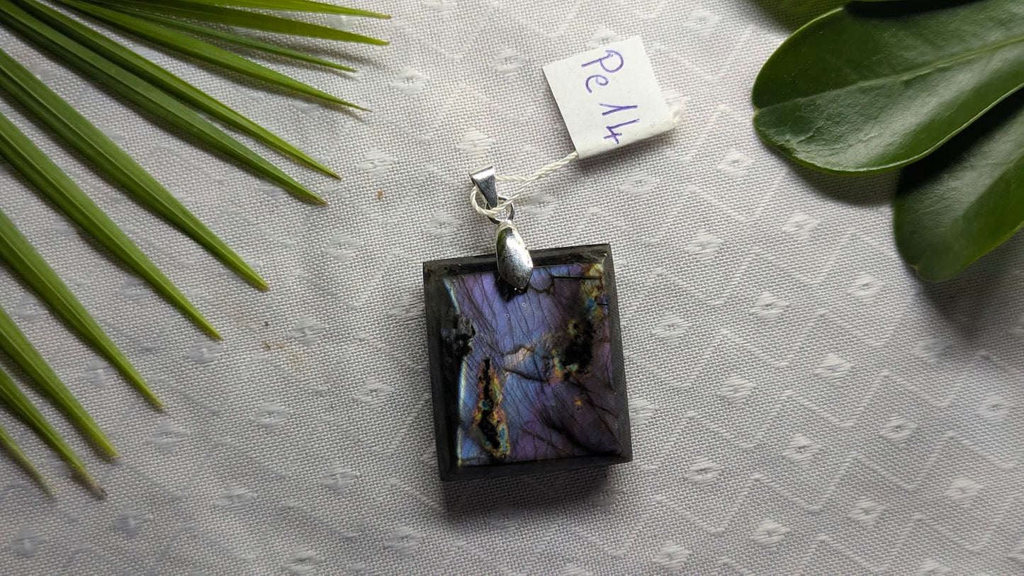 Pe 14 Pendentif Labradorite Carré