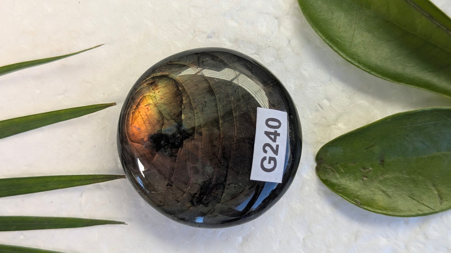 G240 Labradorite Galet