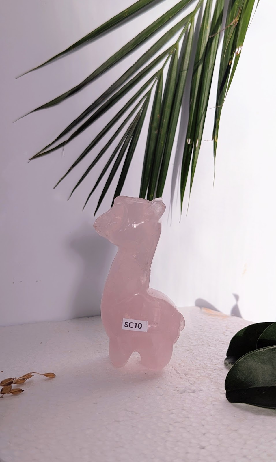 SC10 Lama en quartz rose Sculpture
