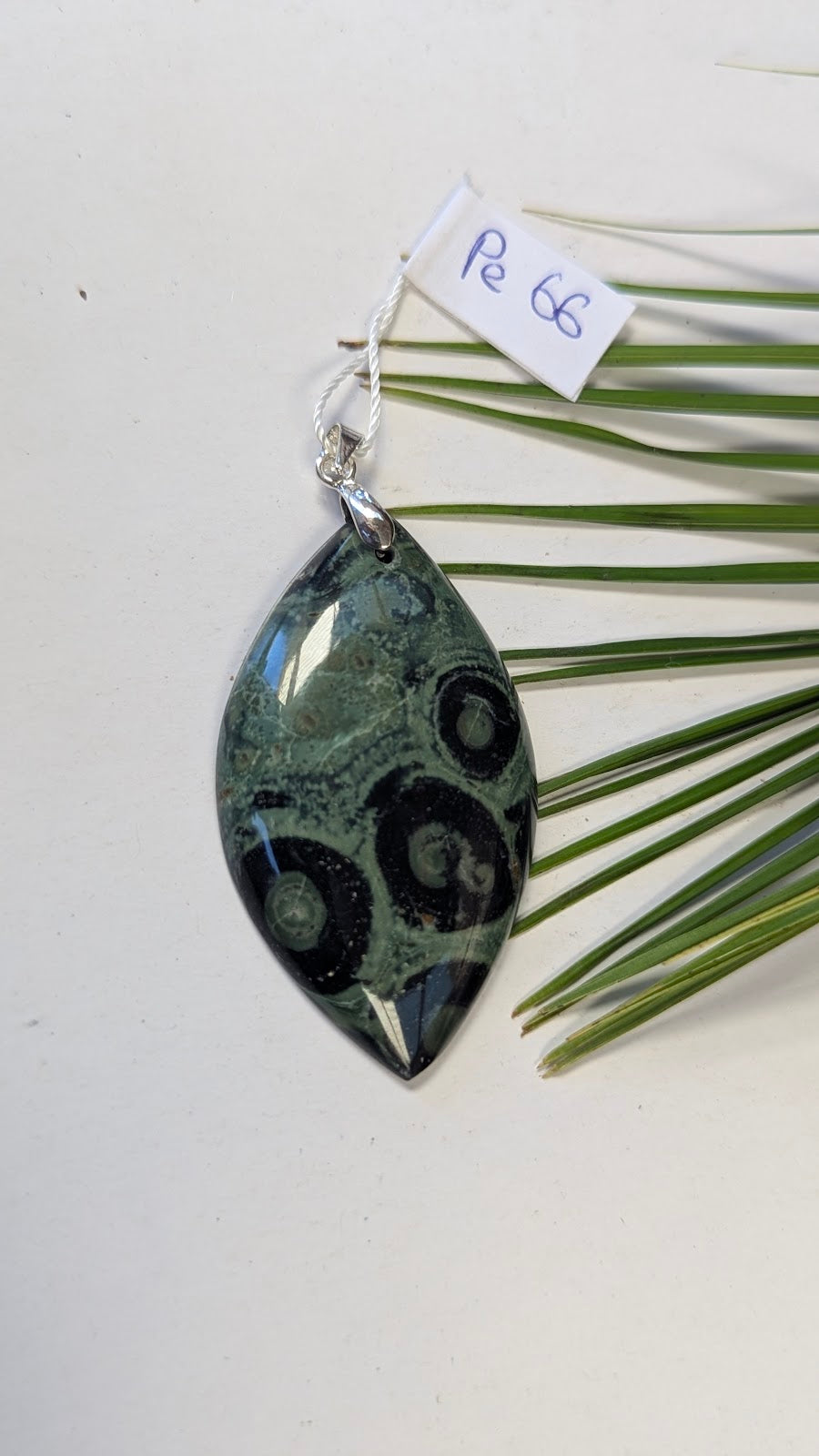 Pe 66 Pendentif Jaspe Kambamba Feuille