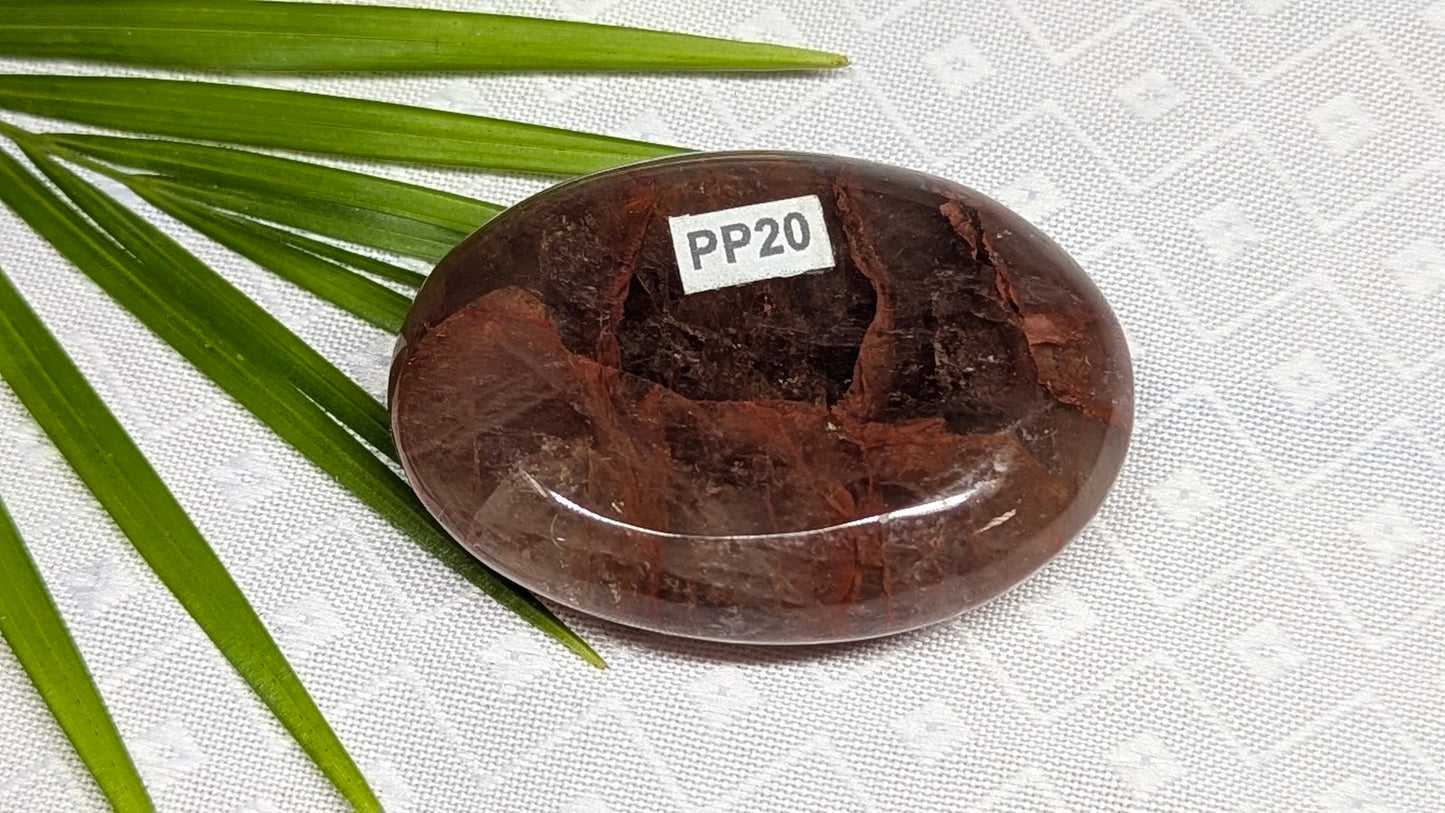 PP20 Quartz hematoide rouge pierre de pouce