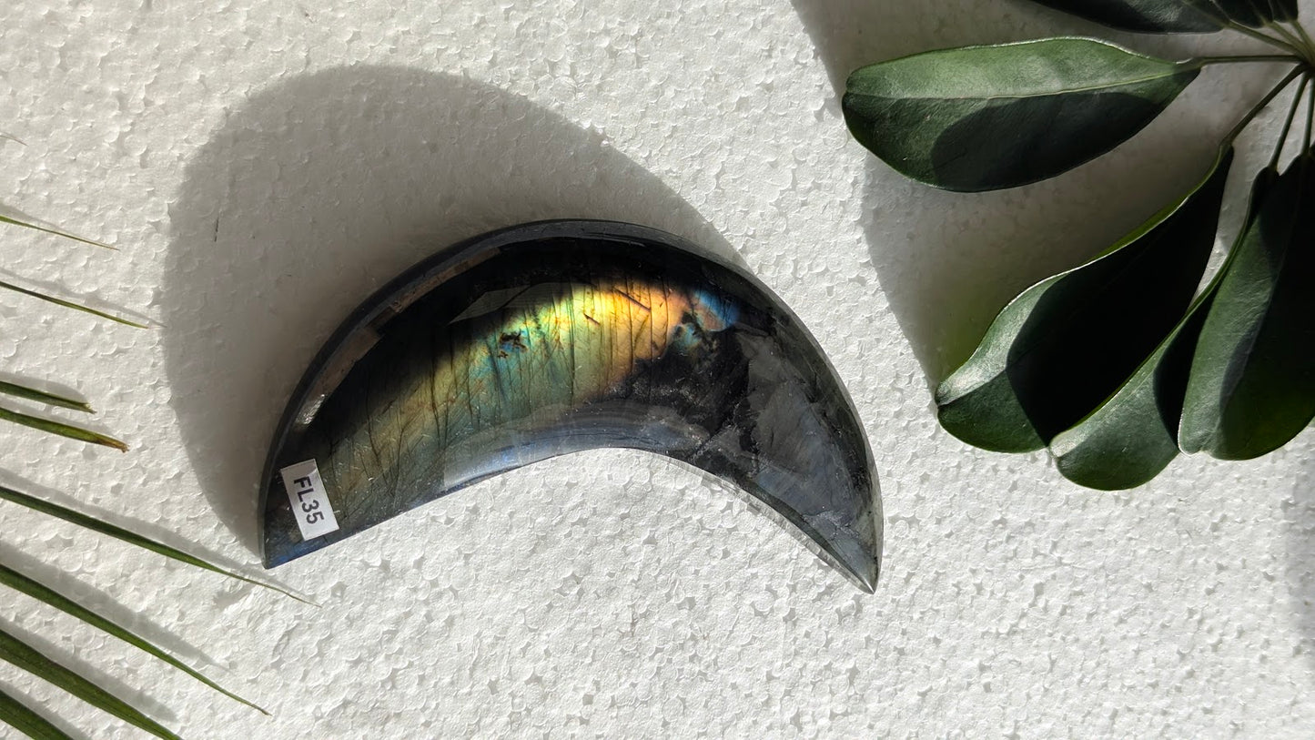 FL35 Labradorite Lune