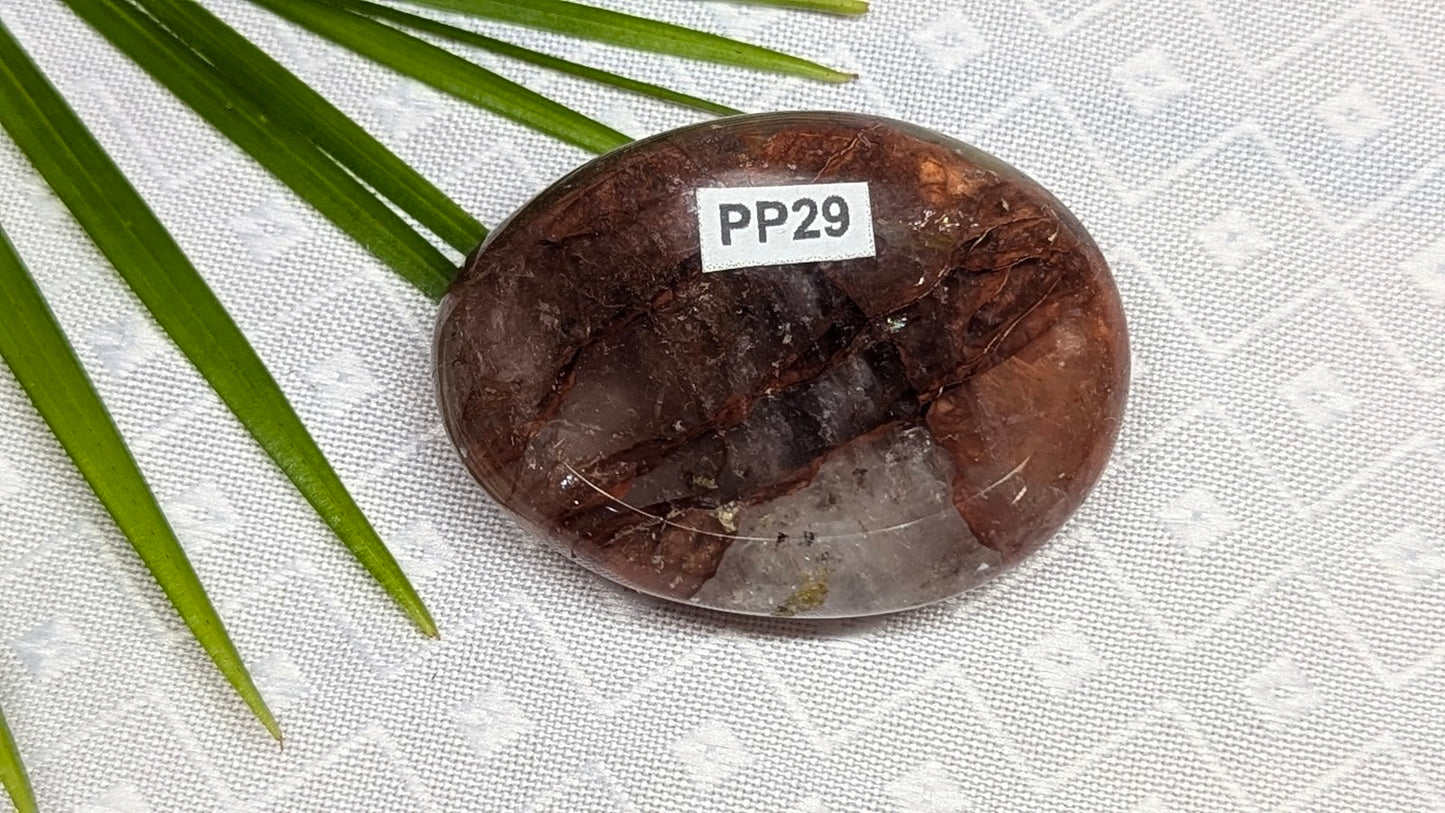 PP29 Quartz hematoide rouge pierre de pouce