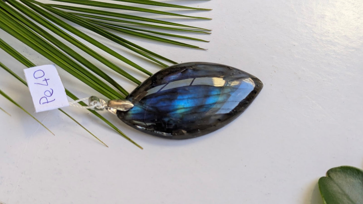 Pe 40 Pendentif Labradorite Feuille