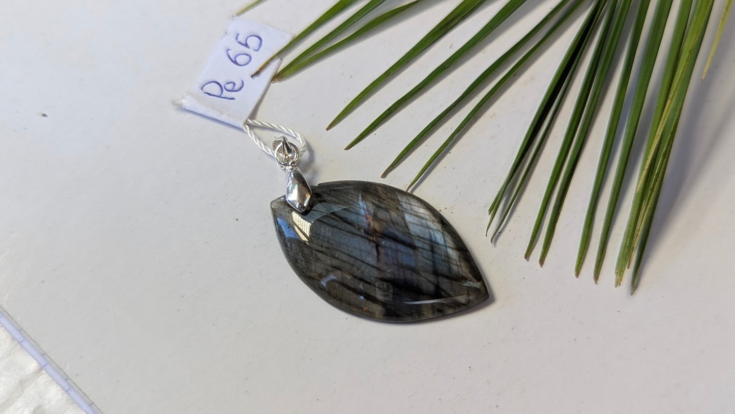 Pe 65 Labradorite Pendentif