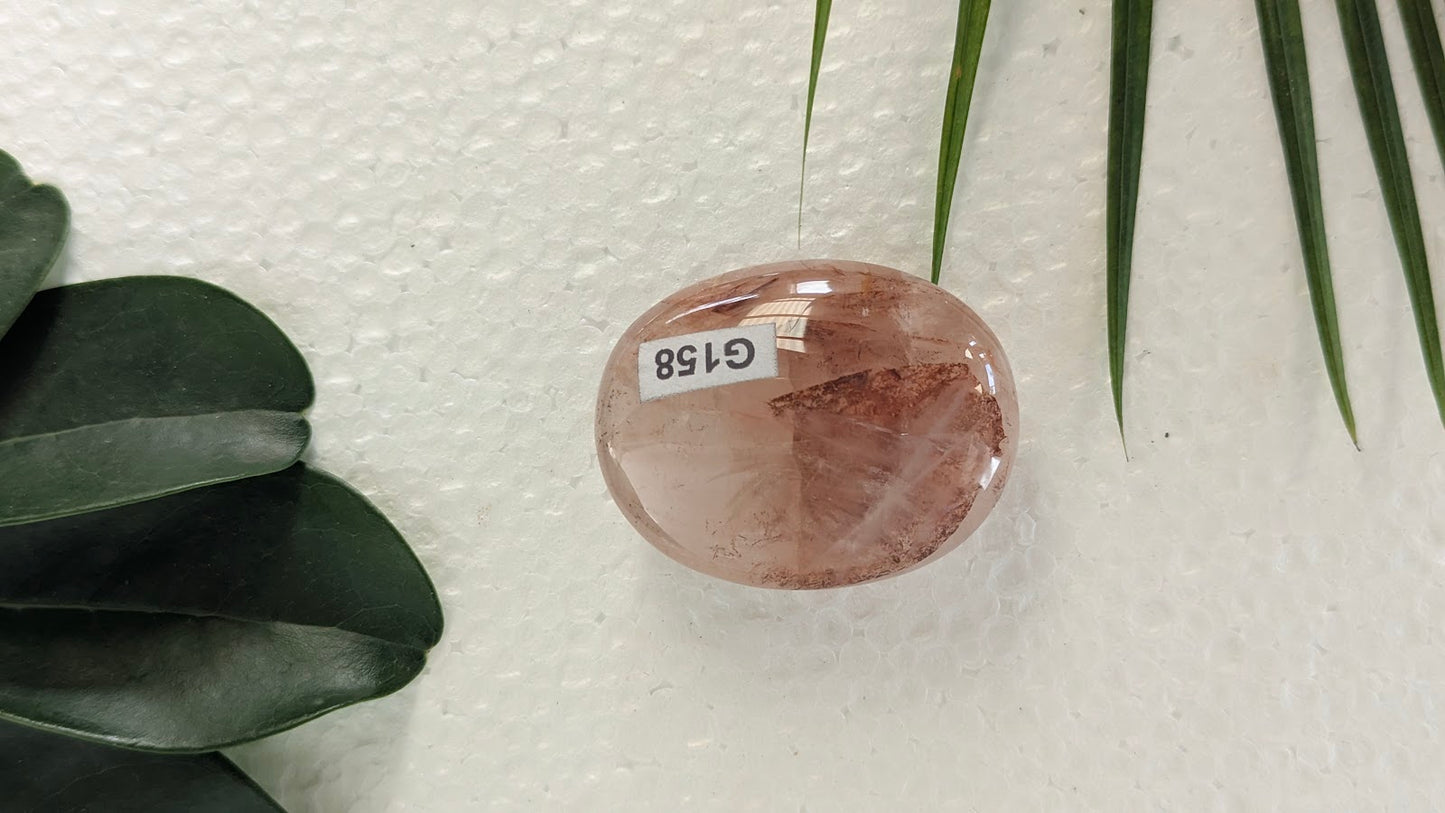 G158 Quartz hematoide rouge galet