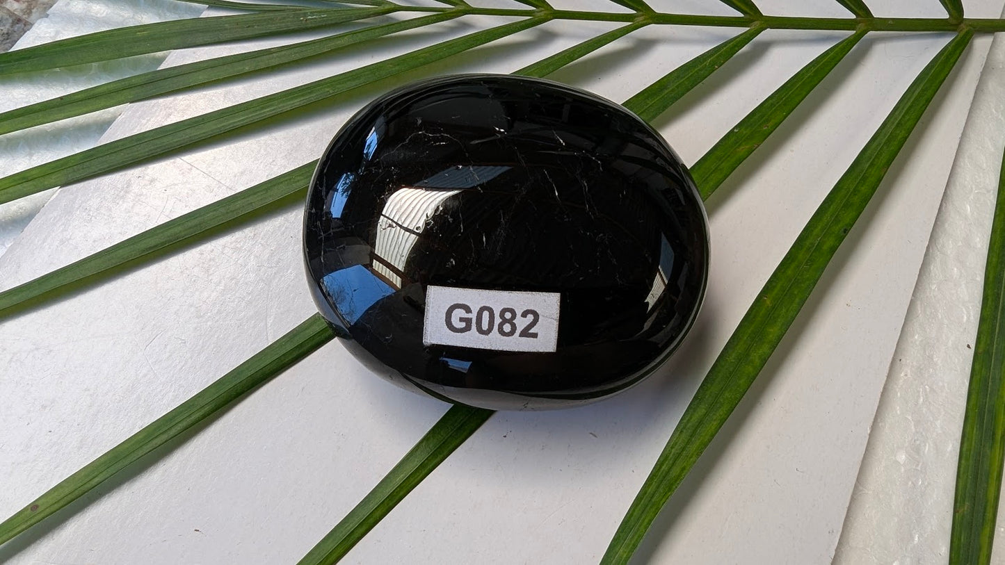G082 Tourmaline noire galet