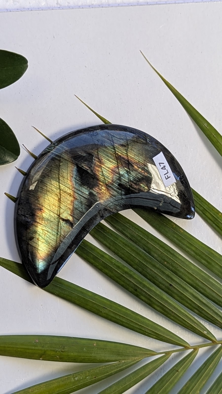FL47 Labradorite Lune
