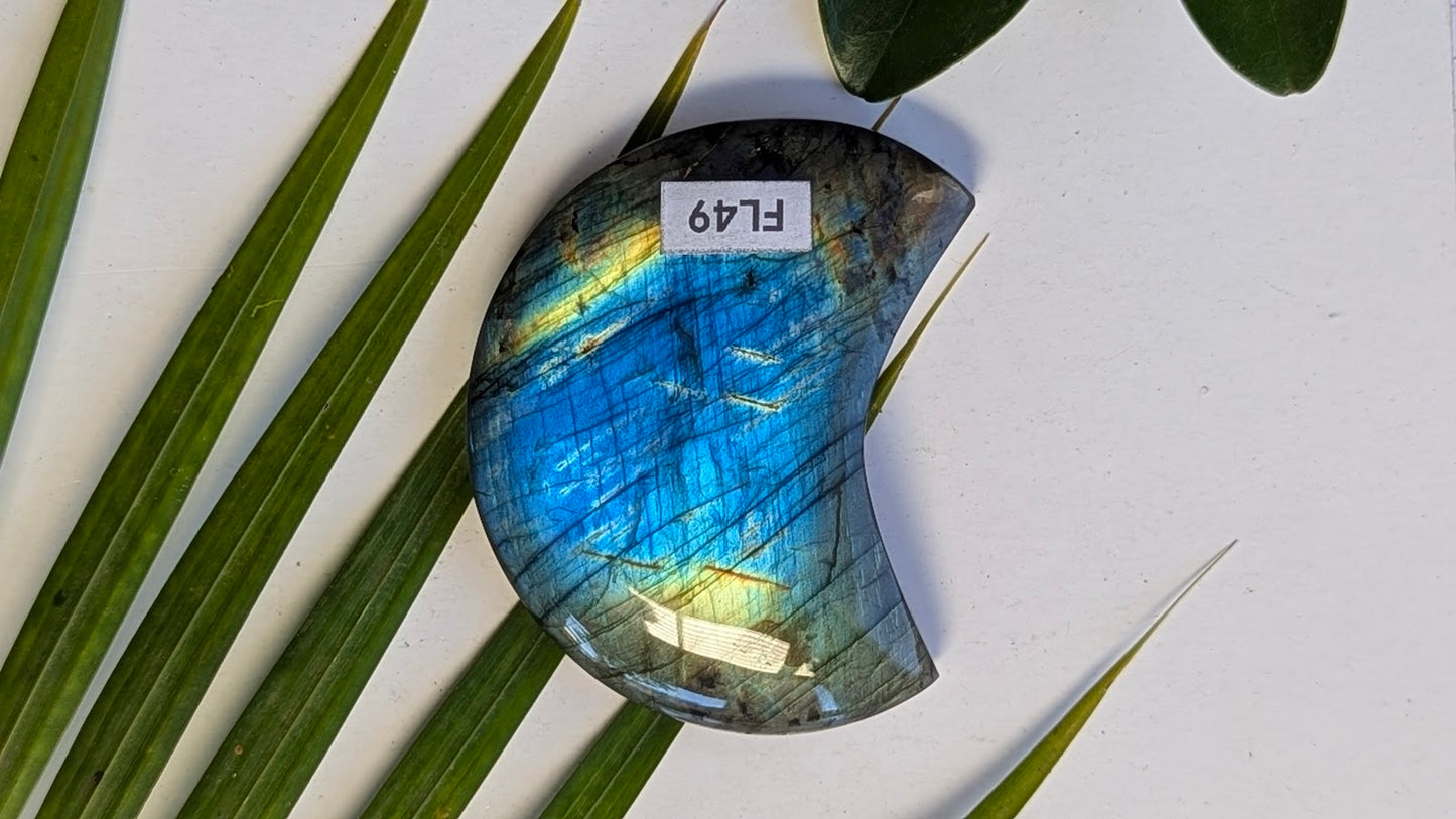 FL49 Labradorite Lune
