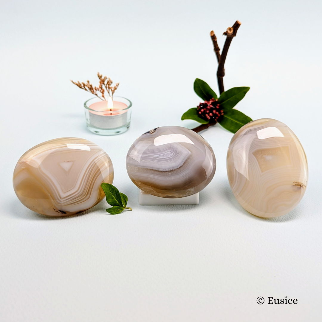 Gebänderter Achat aus Naturstein, beruhigender & Anti-Stress-Kiesel, 100 % handgefertigt aus einem Rohstein aus Madagaskar