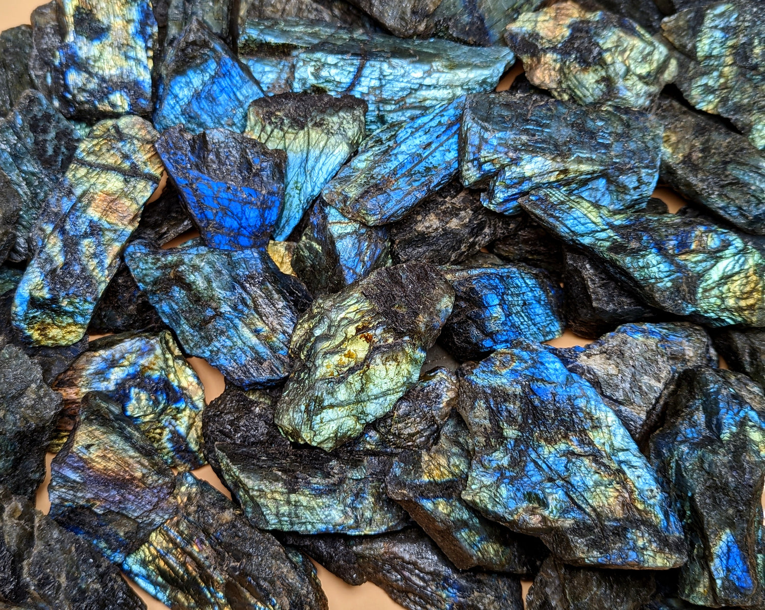 Roche Labradorite pierre naturelle lithothérapie