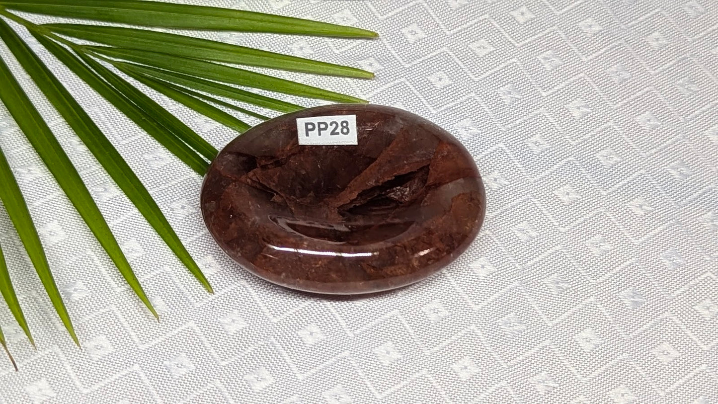 PP28 Quartz hematoide rouge pierre de pouce