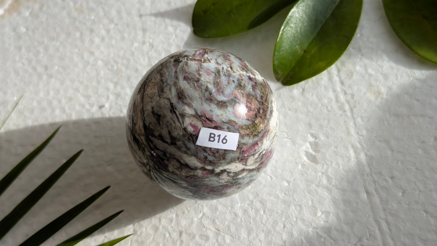 B16 Tourmaline rose Sphère