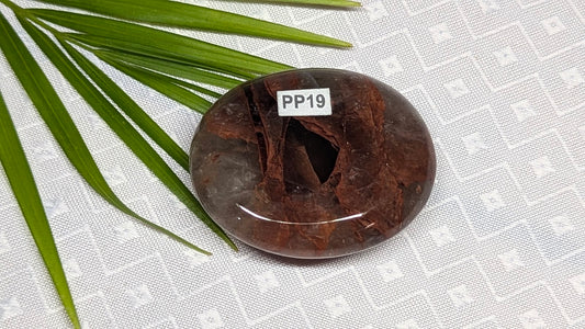PP19 Quartz hematoide rouge pierre de pouce