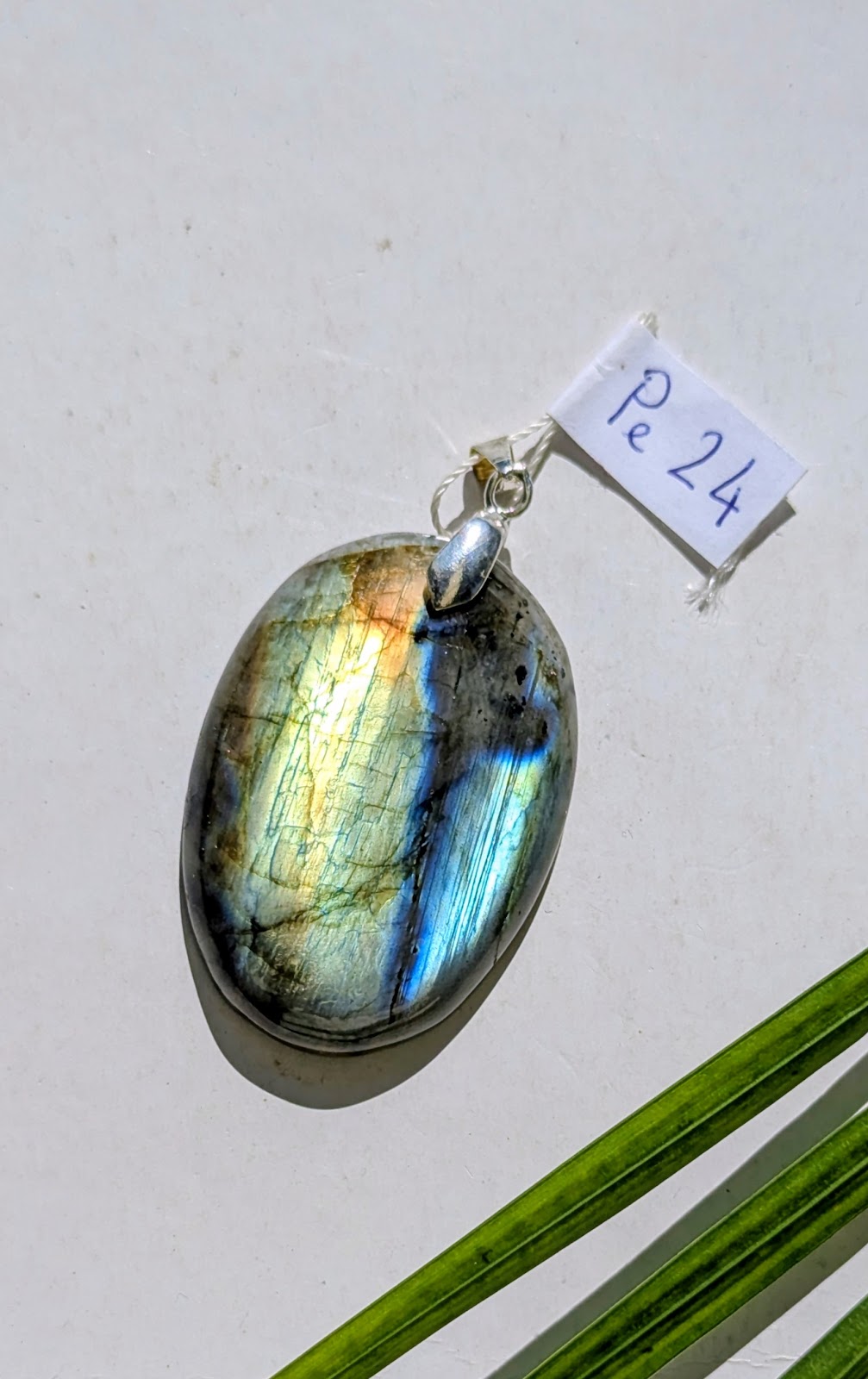Pe 24 Pendentif Labradorite Ovale
