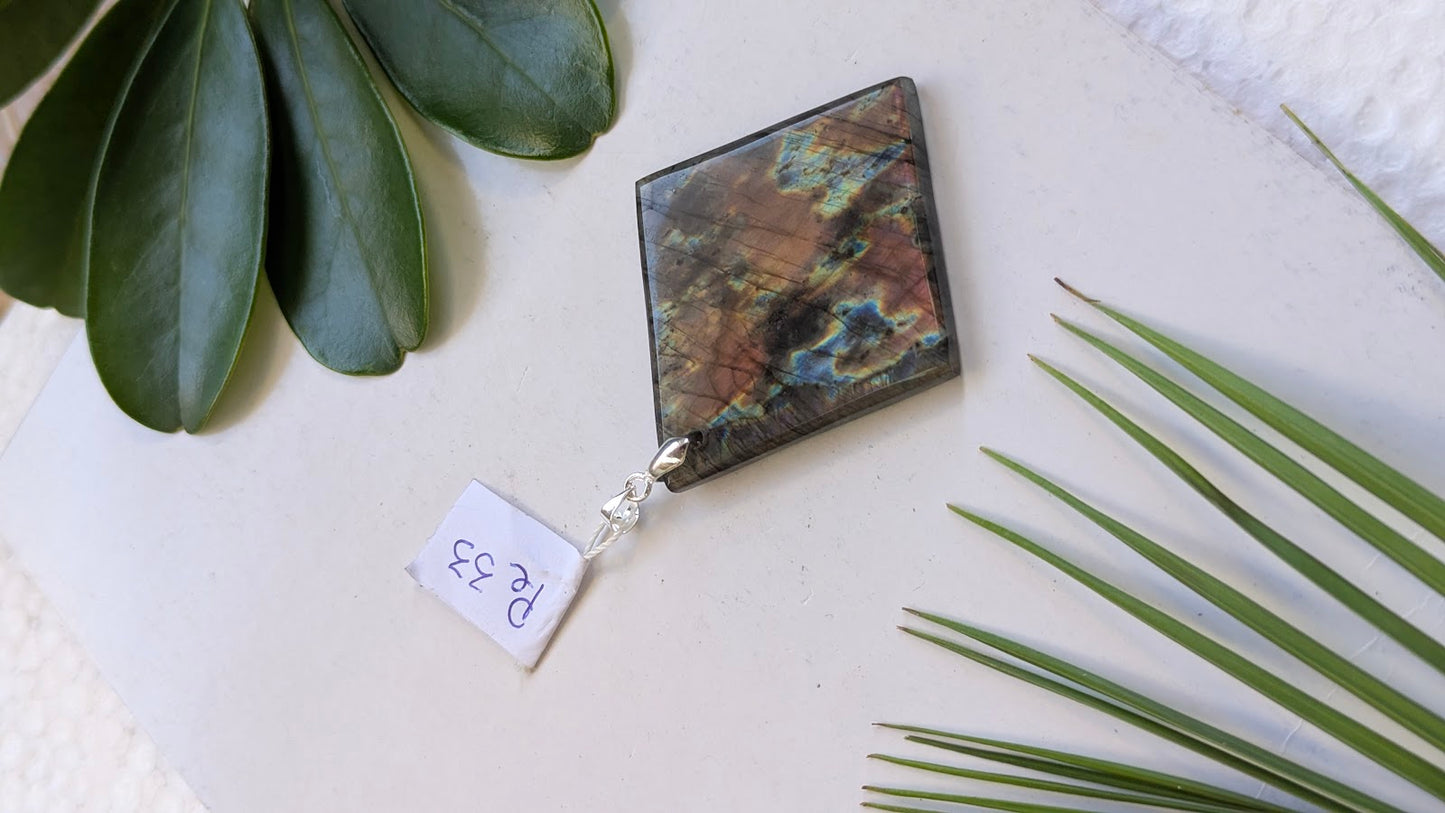 Pe 33 Pendentif Labradorite Losange