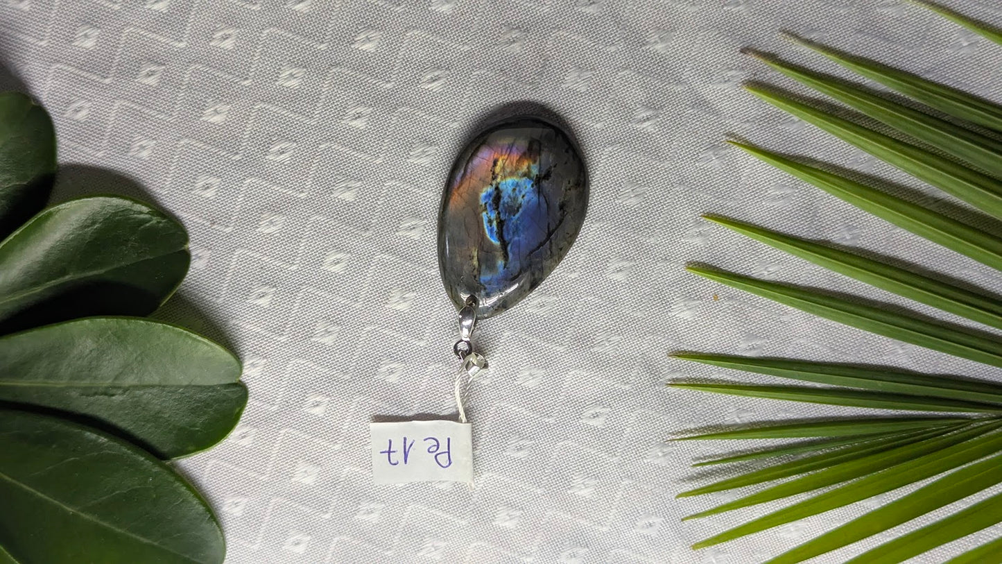 Pe 17 Pendentif Labradorite Goutte