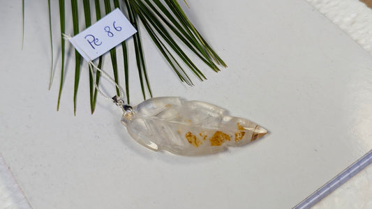 Pe 86 Pendentif Quartz hematoide Feuille