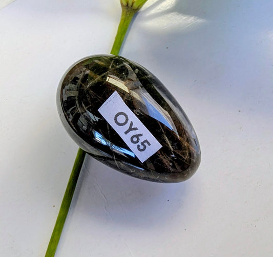 OY65 Quartz rutile Oeuf de Yoni