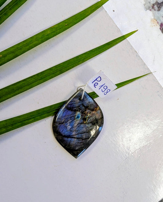Pe 198 Labradorite pendentif