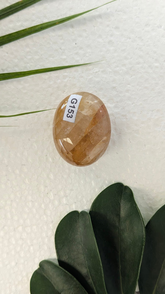 G153 Quartz hematoide jaune galet