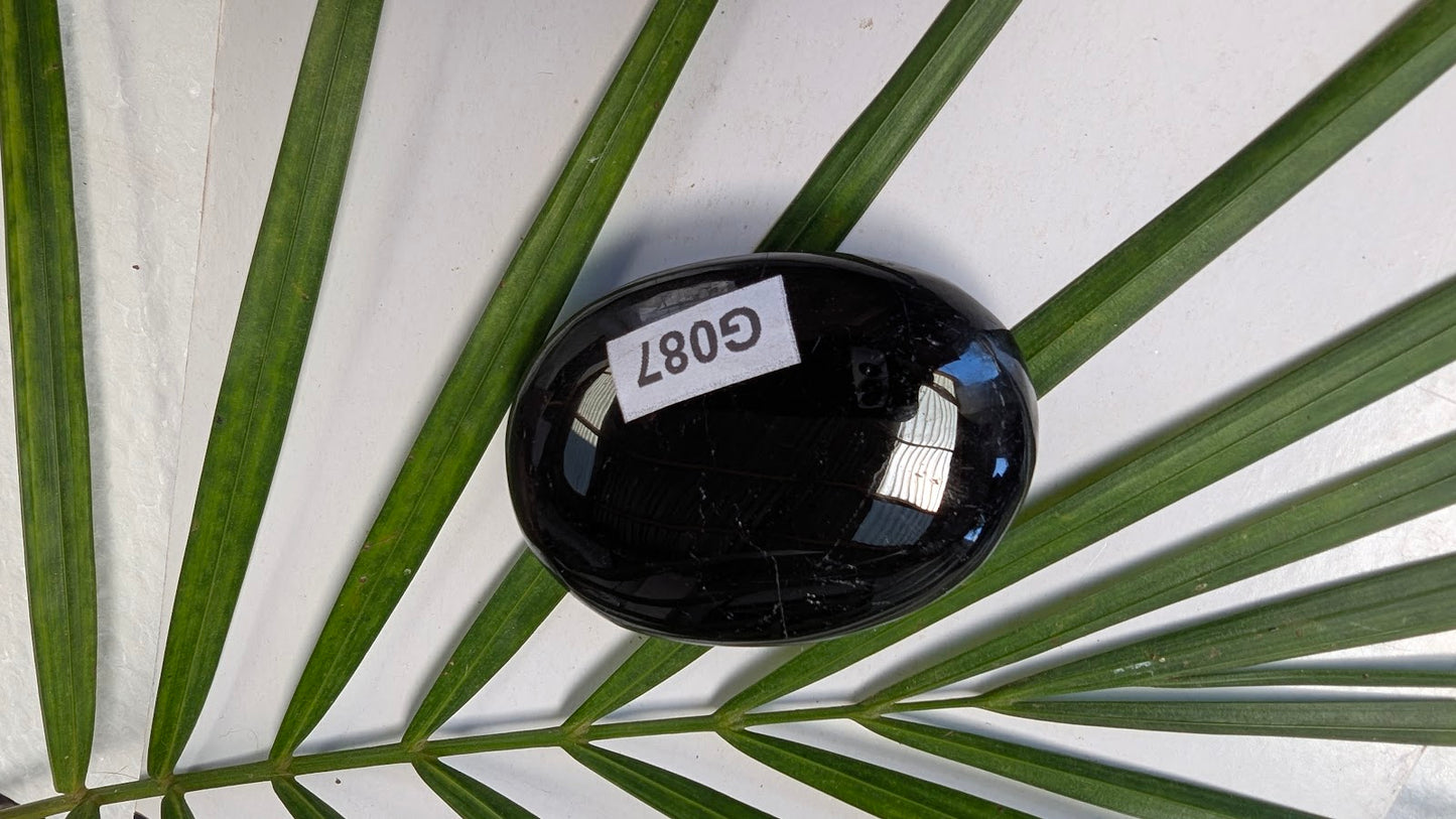 G087 Tourmaline noire galet