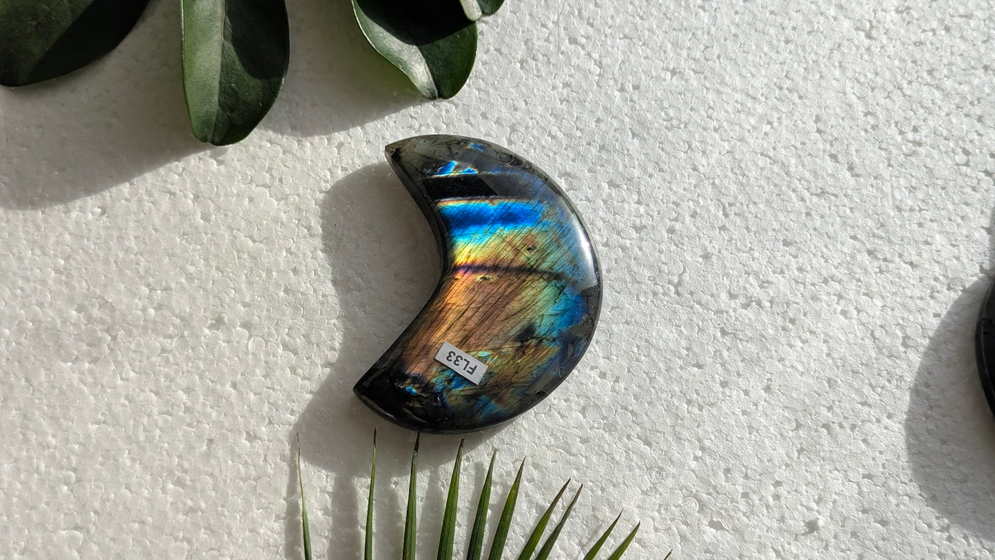 FL33 Labradorite Lune