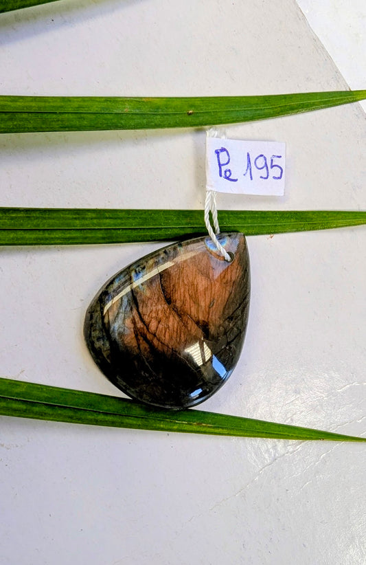 Pe 195 Labradorite pendentif