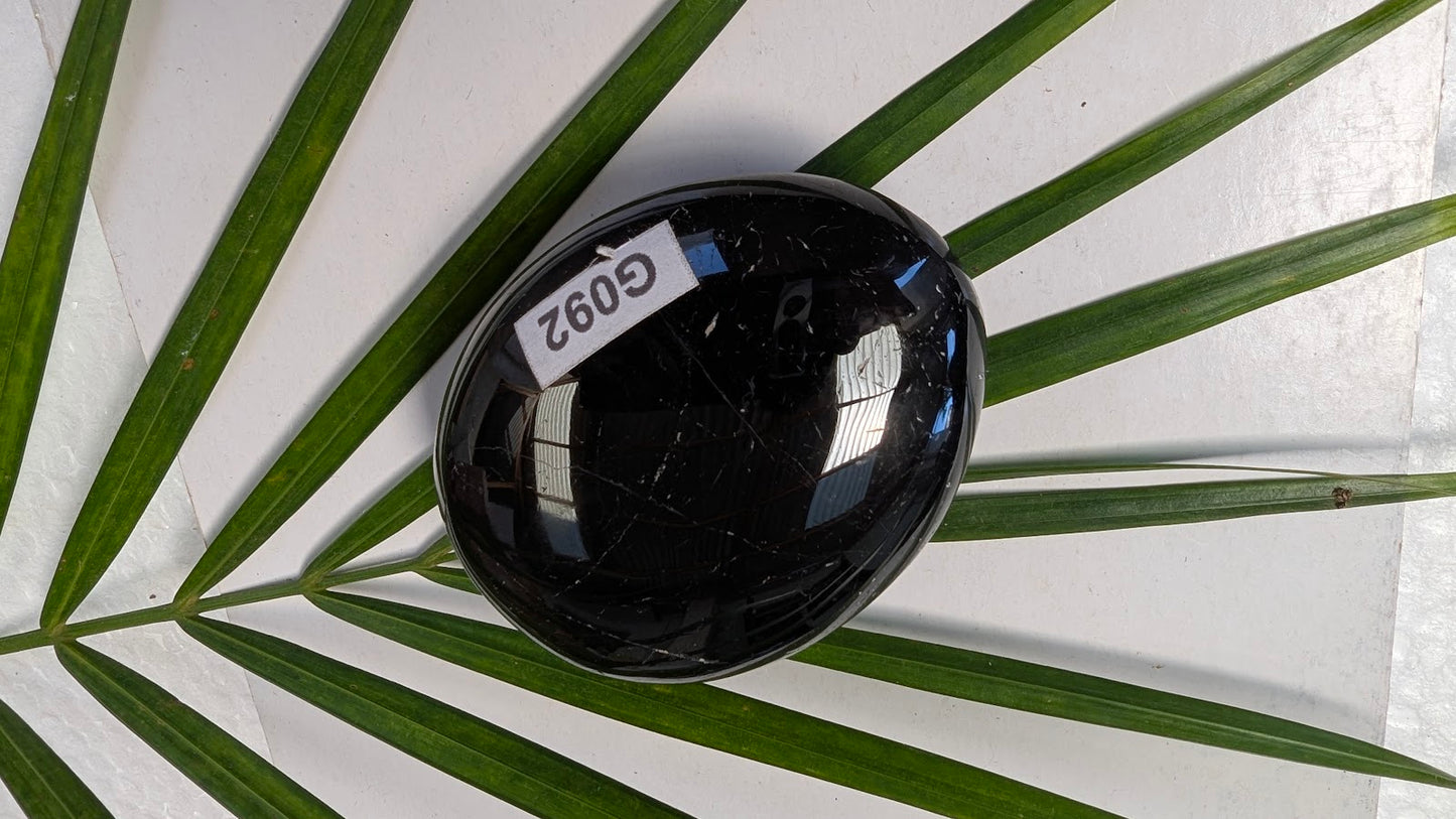 G092 Tourmaline noire galet