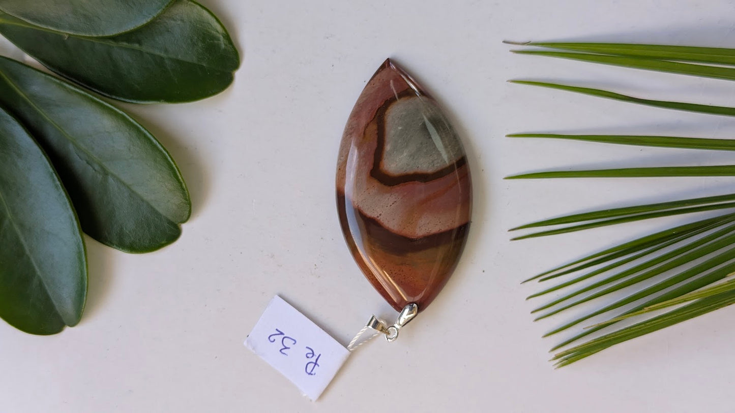 Pe 32 Pendentif Jaspe polychrome Feuille