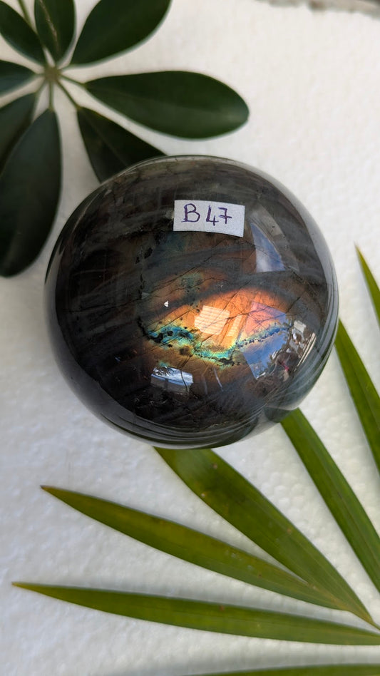 B47 Labradorite Sphère