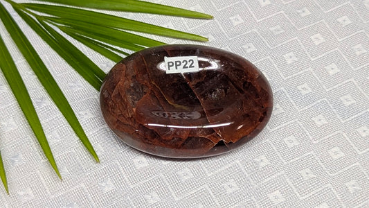 PP22 Quartz hematoide rouge pierre de pouce