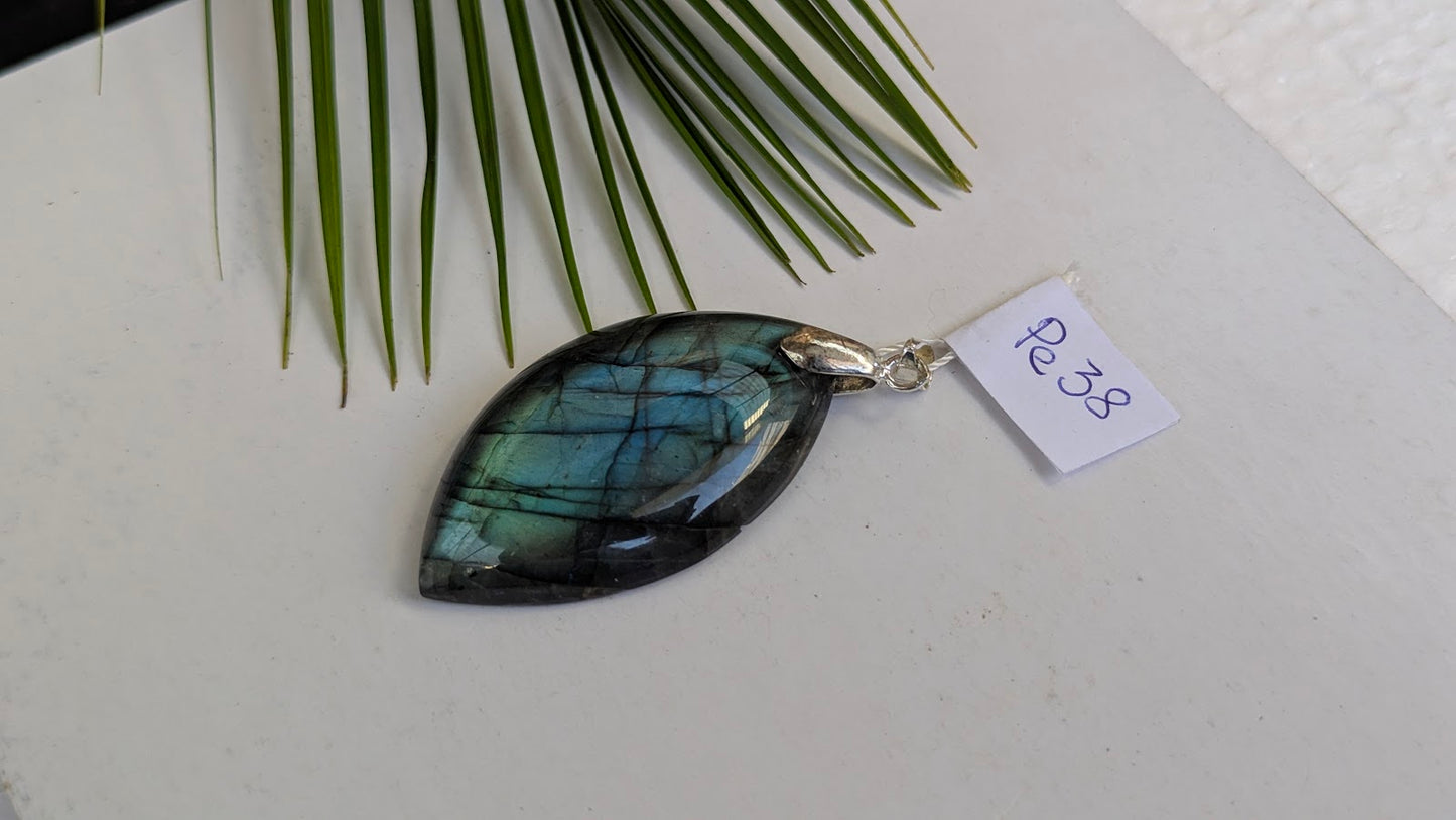 Pe38 Pendentif Labradorite Feuille