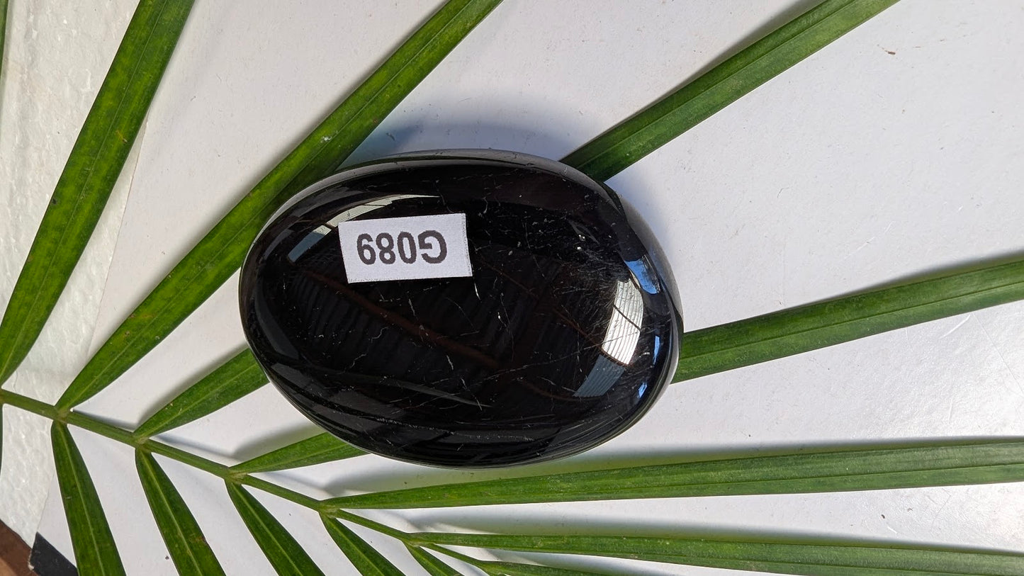 G089 Tourmaline noire galet