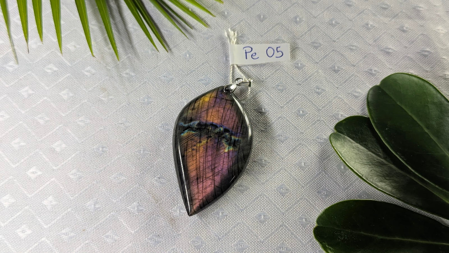 Pe 05 Pendentif Labradorite Feuille