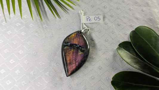 Pe 05 Pendentif Labradorite Feuille