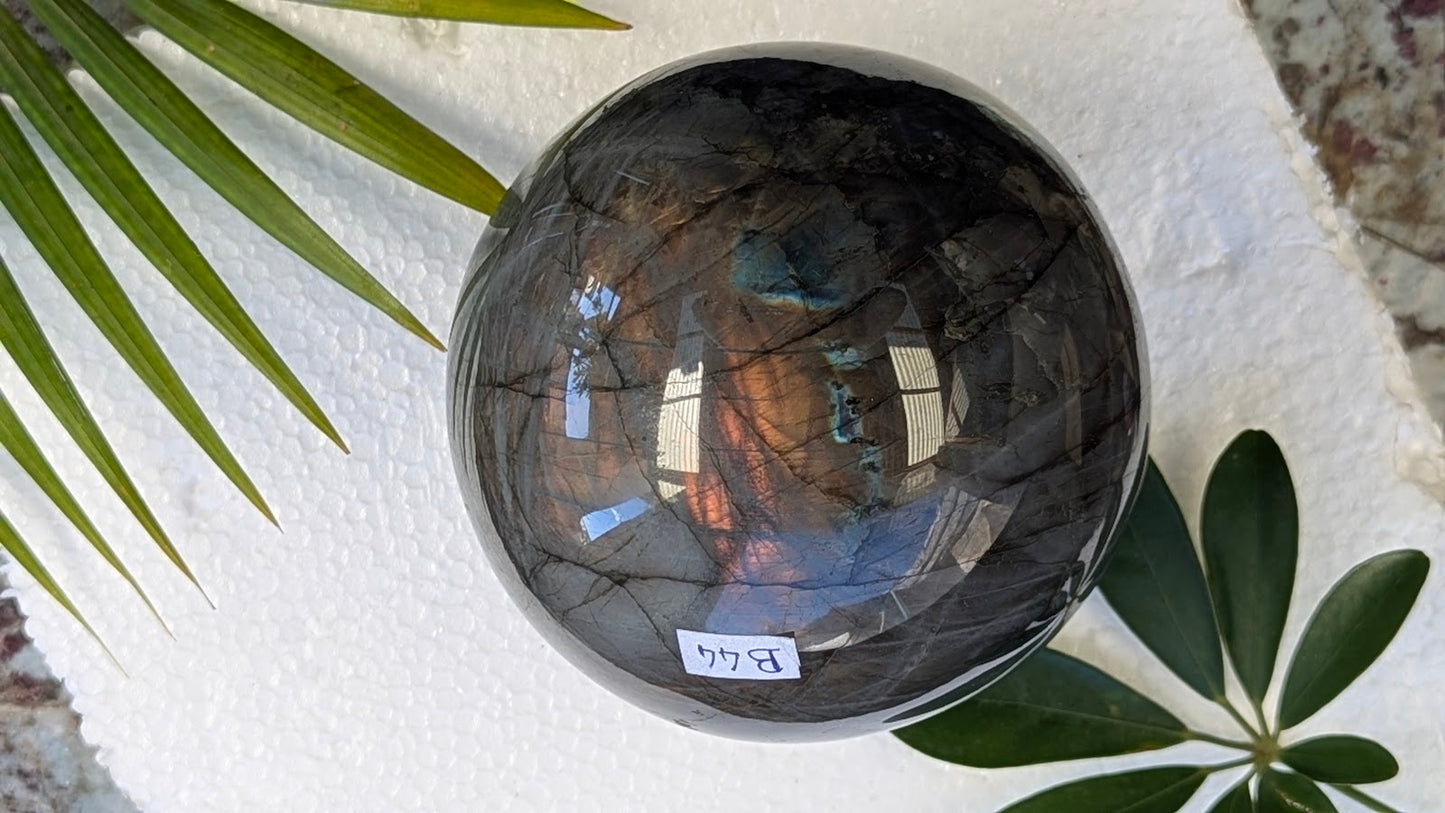 B44 Labradorite Sphère