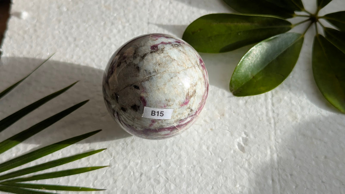 B15 Tourmaline rose Sphère