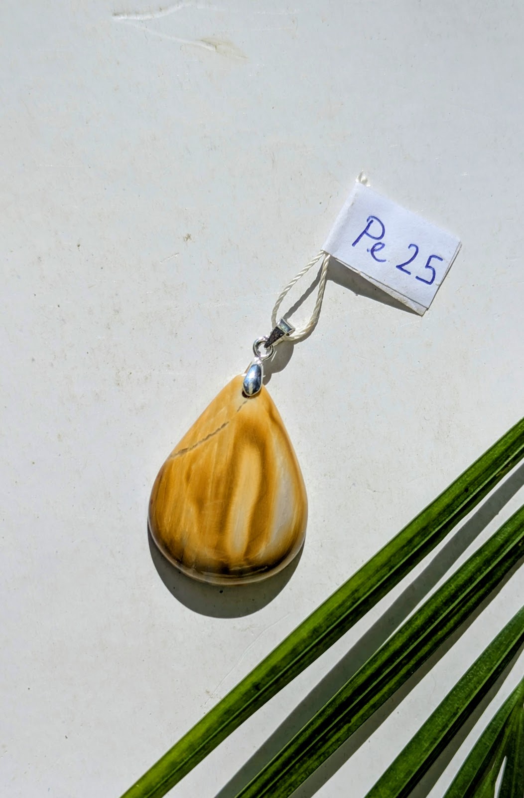 Pe 25 Pendentif Jaspe polychrome Goutte