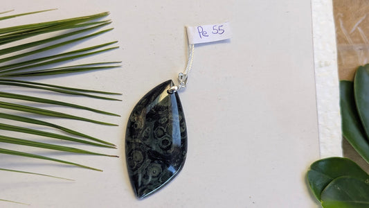 Pe 55 Pendentif Jaspe Kambamba Feuille