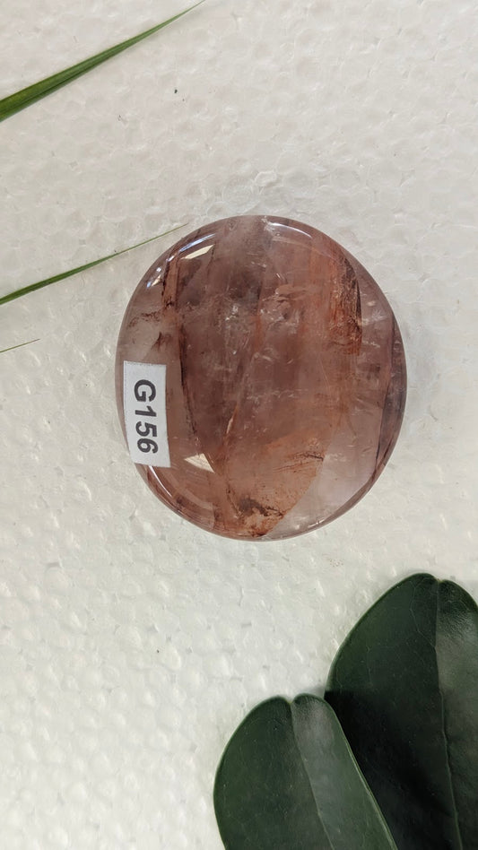 G156 Quartz hematoide rouge galet