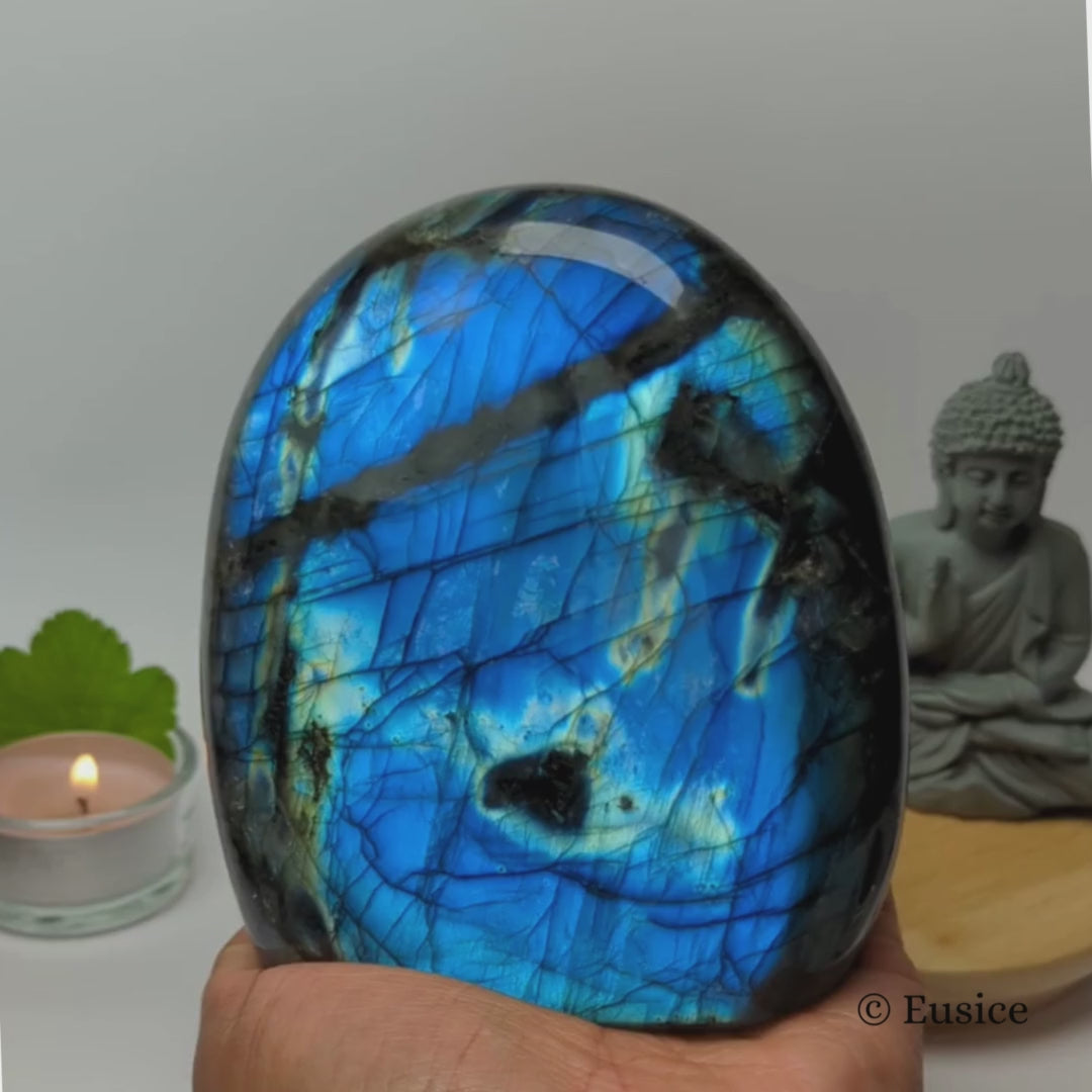 Eusice Labradorite Pierre Naturelle, Cristal Thérapeutique Lithothérapie,  Galet de Relaxation et Anti Stress Bien-être, Méditation, Reiki, 100%  Artisanal & Fait-Main, Pierre de Paume Grand Format : : Hygiène et  Santé